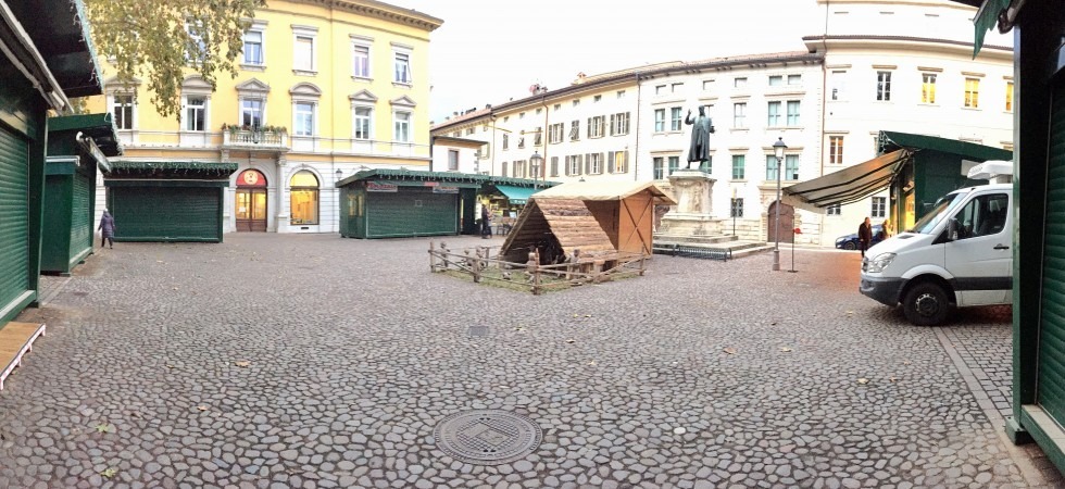 Piazza Vittoria, il pomeriggio di mercoledì 22 novembre